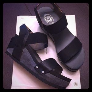 NEW Hokus Pokus Blk Open-toe Platform Sandal sz 7